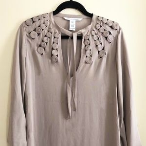 Tunic dress with neck detail